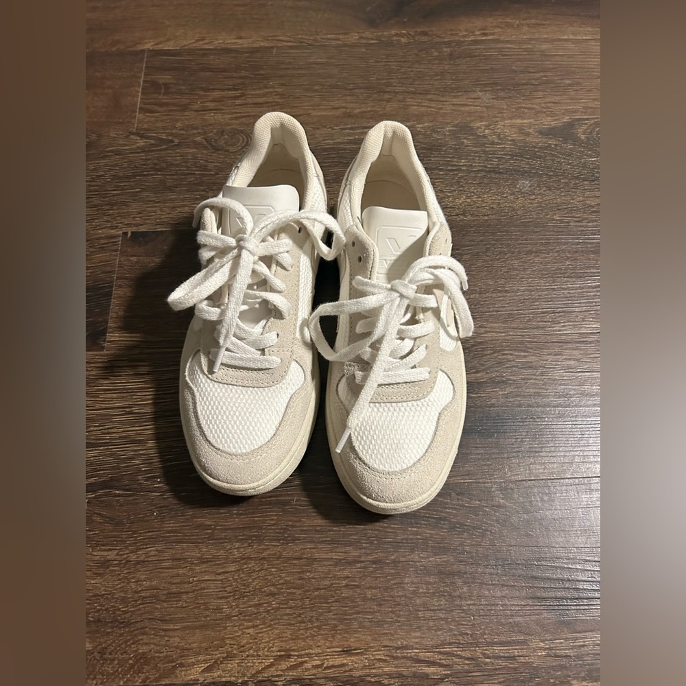 VEJA SNEAKER